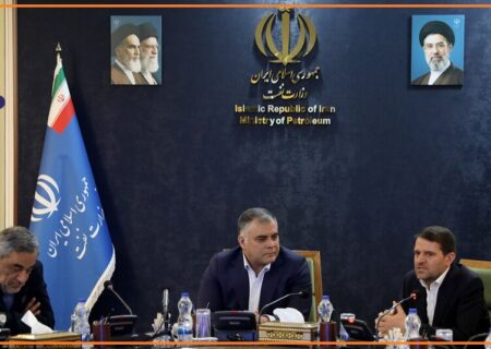برگزاری آیین تکریم مدیرعامل پیشین شرکت ملی صنایع پتروشیمی